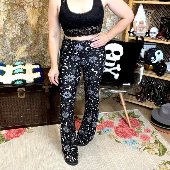 No Boundaries Pants - New! Spooky 🔮 Witchy Celestial Horoscope Print Wide Leg Flare Leggings